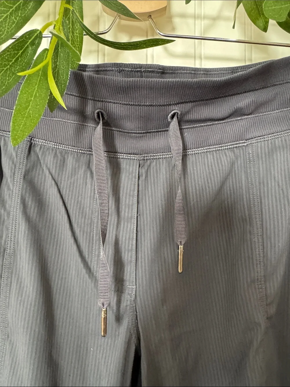 #369 LULULEMON ATHLETICA Charcoal Gray Dance Studio Pants 12S